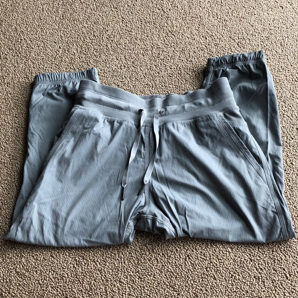 Lululemon runner crops